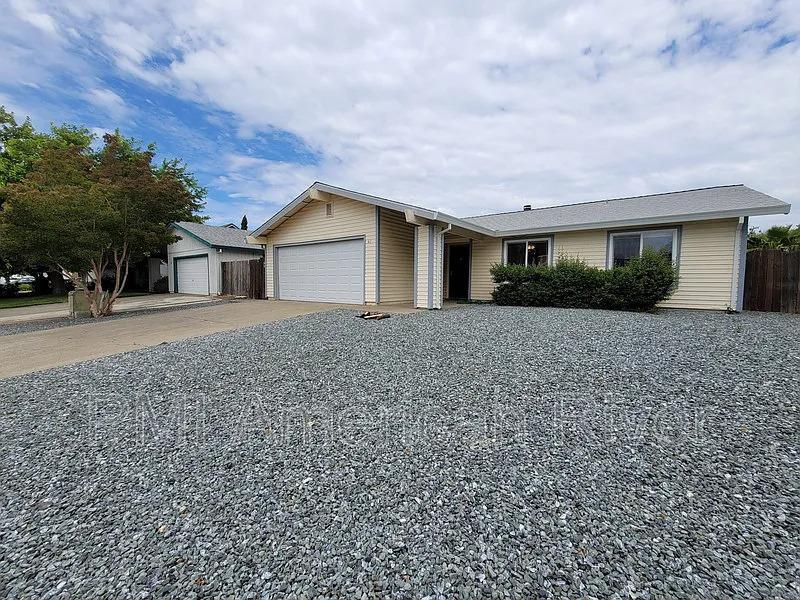 Primary Photo - Adorable 3 Bed 2 Bath Home