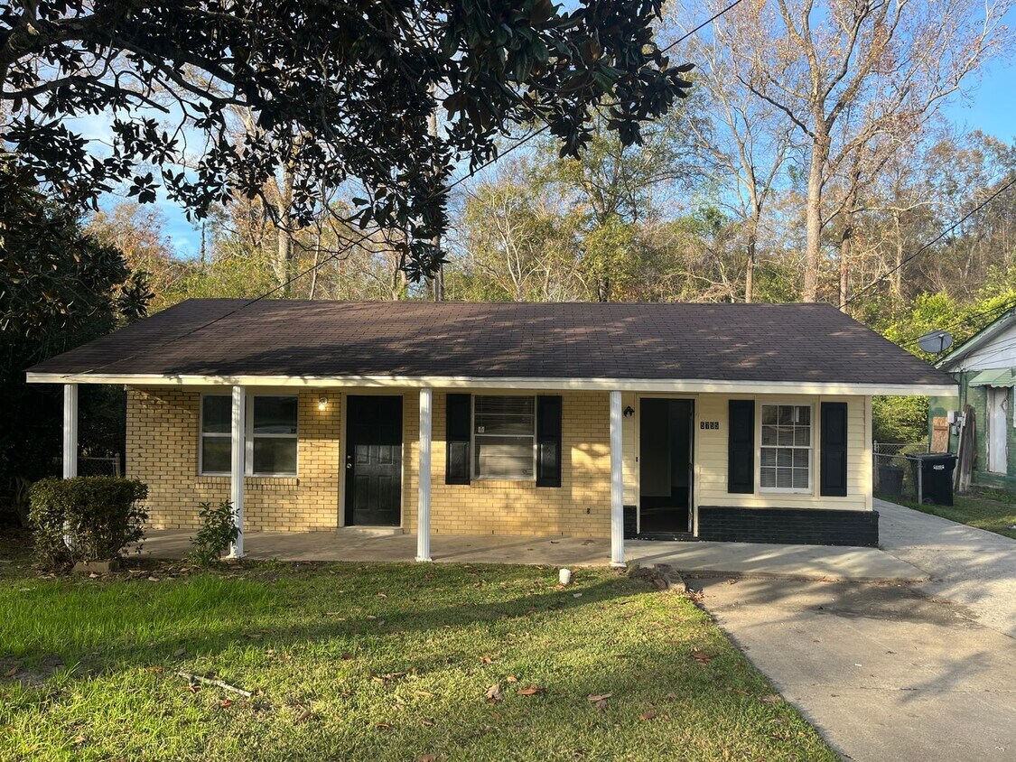 Primary Photo - **ON HOLD*Total Electric - 4 bedroom / 1 b...