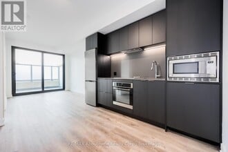 Building Photo - 3009-3009 Novar Rd