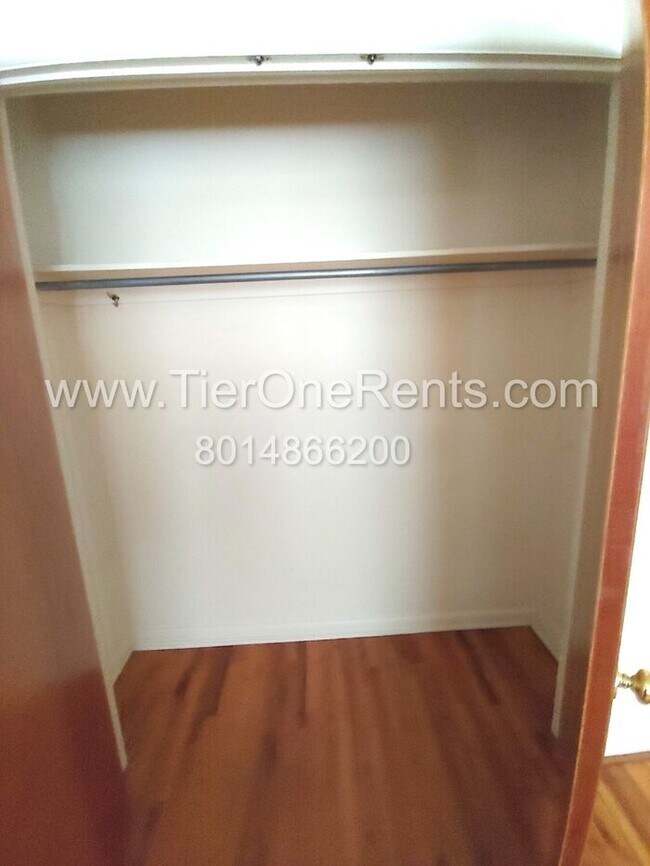 Building Photo - This property offers a NO DEPOSIT option a...