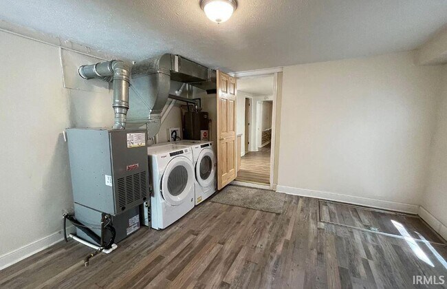 Building Photo - 726 S 31st St