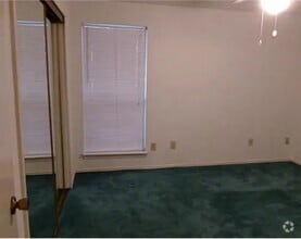 Building Photo - 2408 Shady Turf Dr