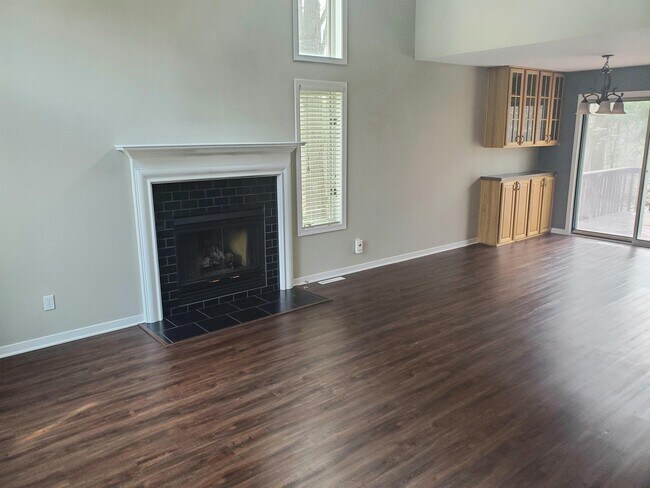 Foto del edificio - 2036 Breeze Dr