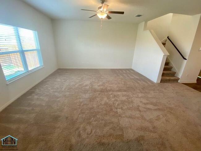 Building Photo - BEAUTIFUL 4 bed/2.5 bath in Converse that'...