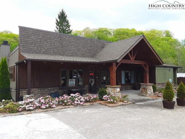 Building Photo - 444 Beech Mountain Pkwy