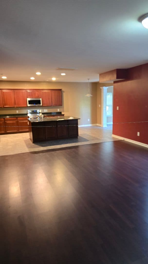 Foto del edificio - Spacious 4-Bedroom Home in Fiddlers Glenn ...
