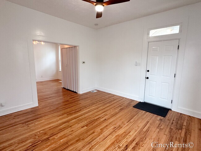 Foto del edificio - 3715 Woodland Ave