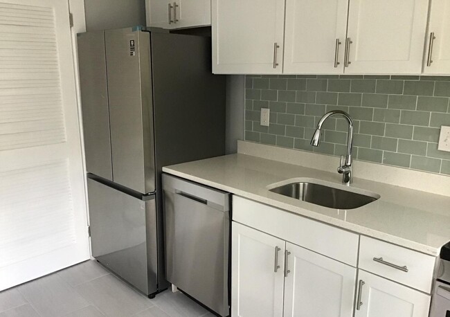 Kitchen - 1790 Dutch Village Dr