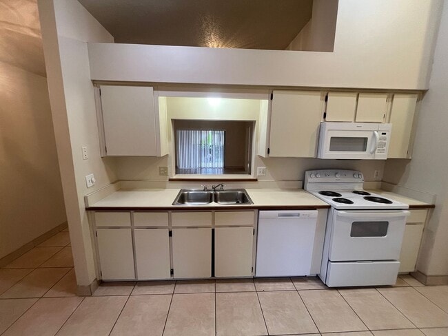 Building Photo - 10413 Cresto Delsol Cir