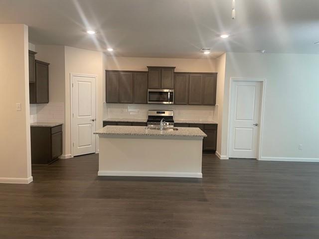 Foto del edificio - 503 Stampede Ln