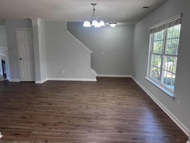Foto del edificio - 105 White Cedar Ct