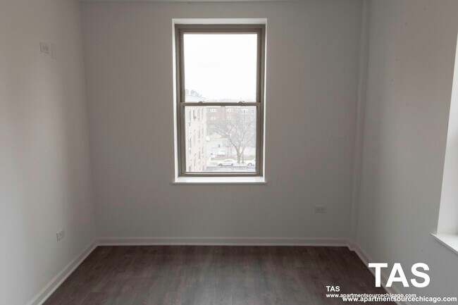 Building Photo - 940 W Winona St