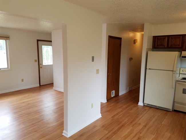 Building Photo - 1731 Brookside Dr