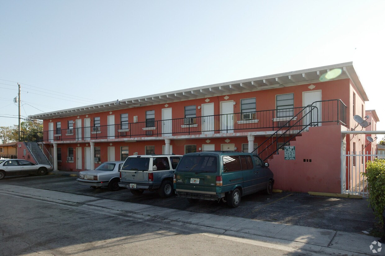 Building Photo - 570 W 25th St