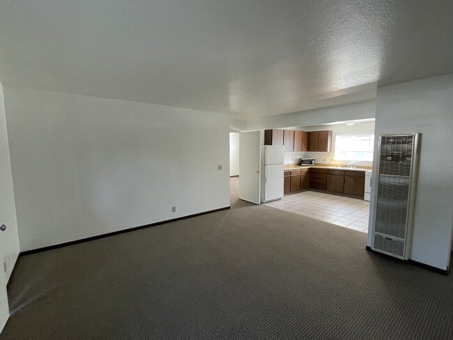 Building Photo - 2102 Heather Ln