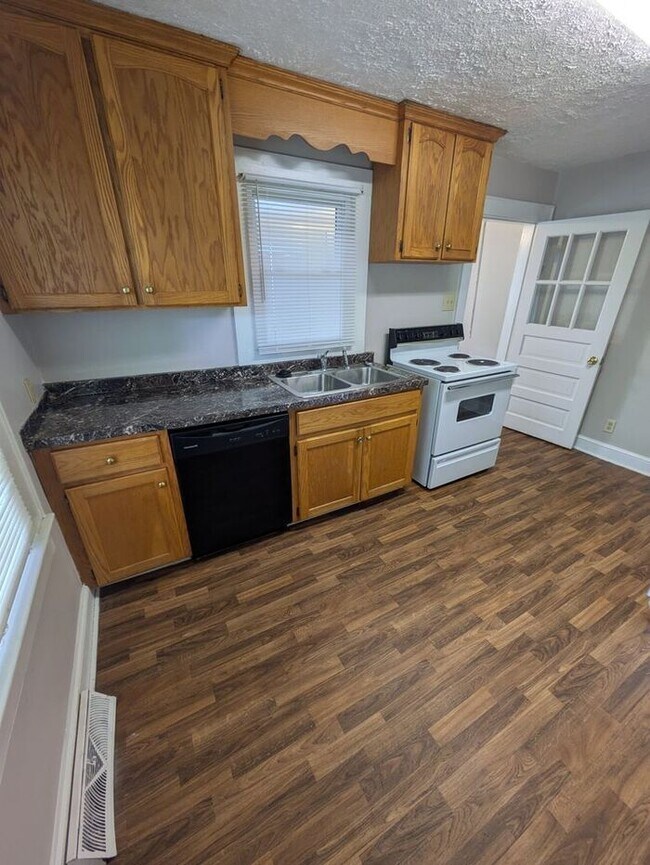 Foto del edificio - 3BD/2BA Home in Hickory