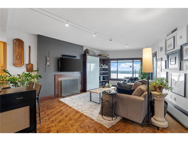 Foto del edificio - 2950 Dean Pkwy