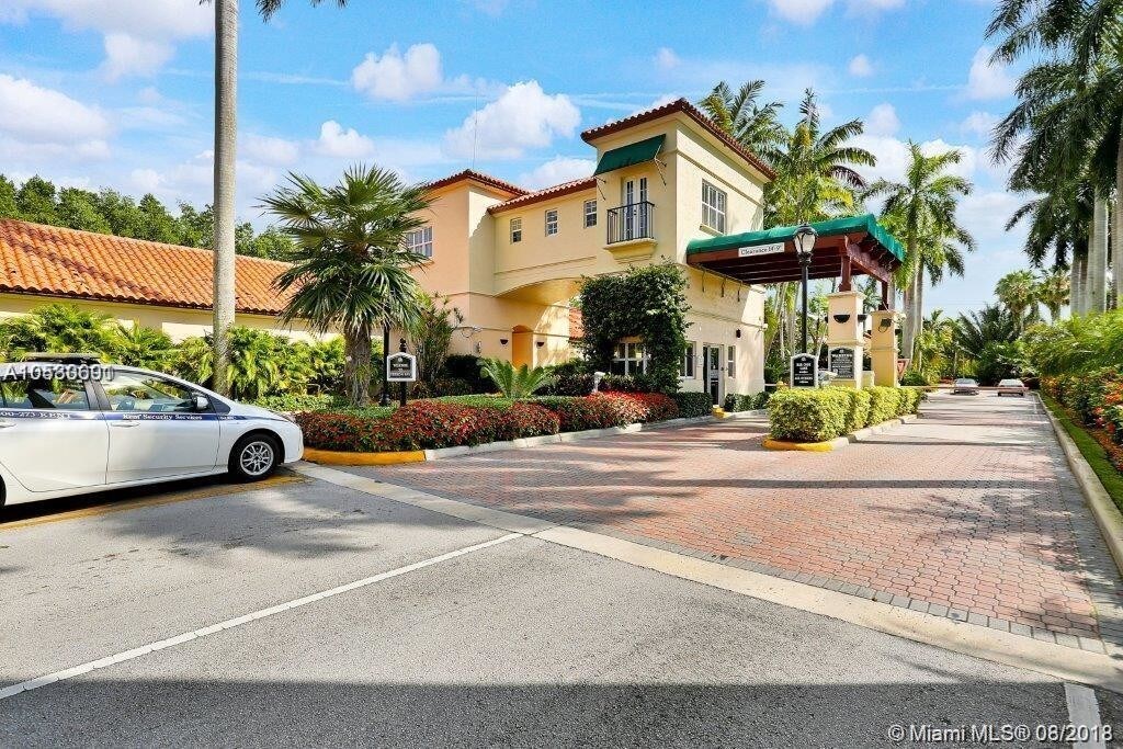 Foto principal - 13641 Deering Bay Dr