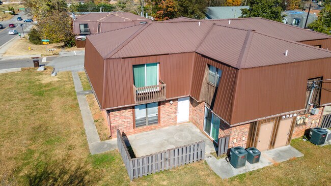 Foto del edificio - 9128 Woodpark Ln NW