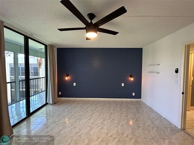 Building Photo - 5190 Las Verdes Cir