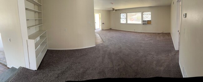 Building Photo - Large 4 bedroom / 2 Bathroom Home in Hemet