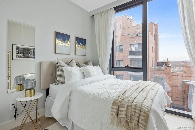 Foto del edificio - 44-15 College Point Blvd