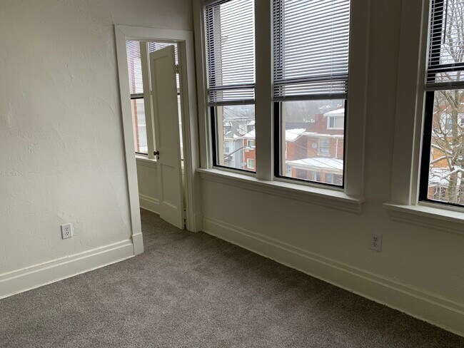 1152 Greenfield Ave Unit 3rd Floor Pittsburgh Pa 15217