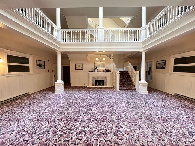 Building Photo - Charming 2Bed  1Bath Corner Unit - NW Dist...