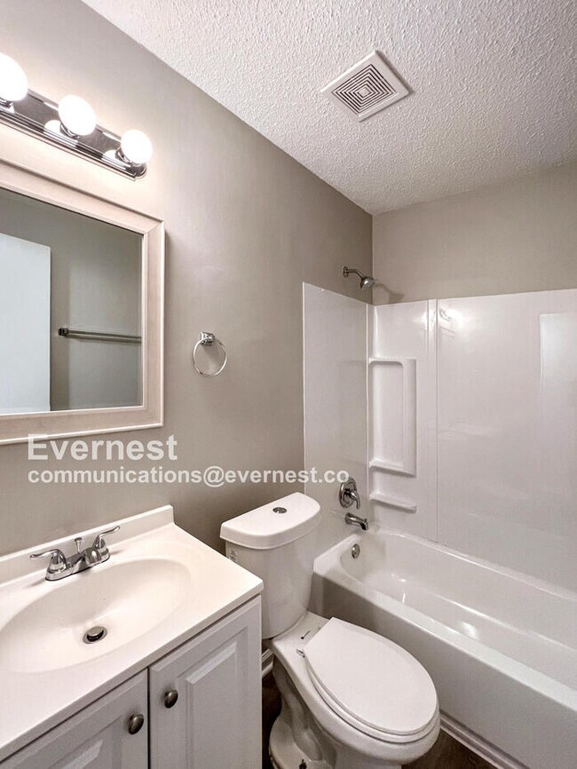Foto del edificio - 5698 Winterwood Dr