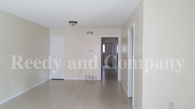 Foto del edificio - 3790 Jasmine Dr