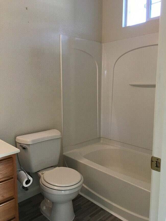 Foto del edificio - Beautiful Condo Community 2Beds 2Bath Convenient Location!