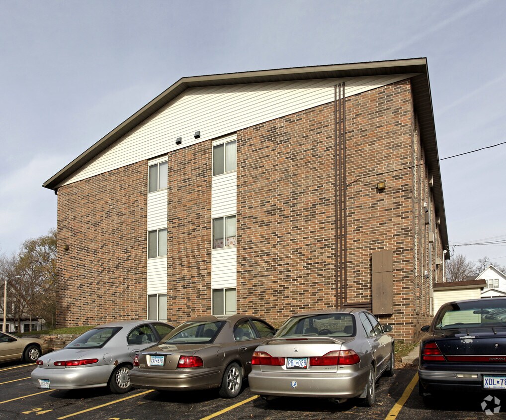 Primary Photo - Campus Corner Apartments