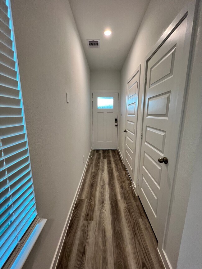 Building Photo - 2837 Lisburn Ter Ln