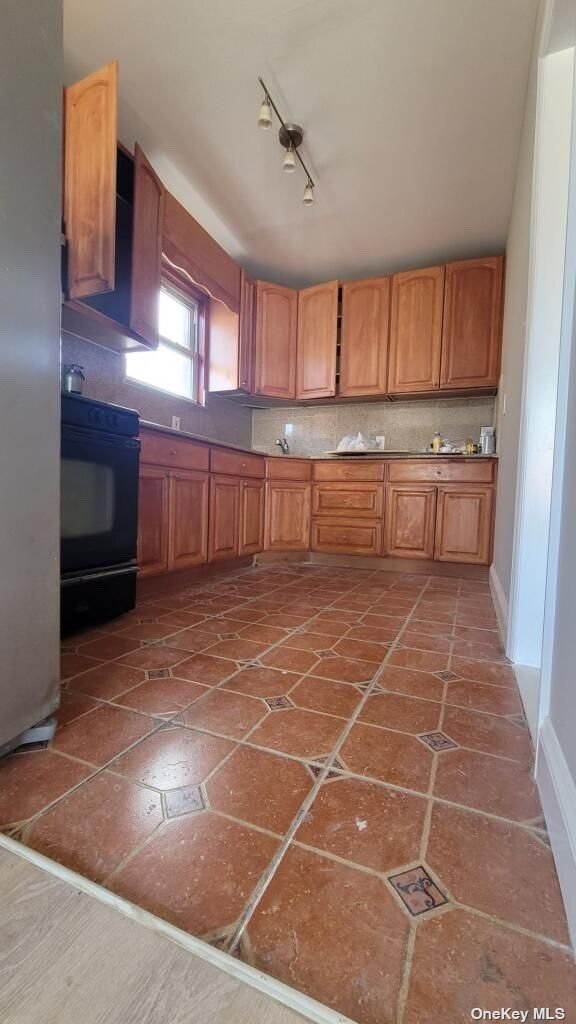 Foto del edificio - 82-12 Parsons Blvd