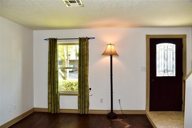 Building Photo - 1509 Ramada Dr