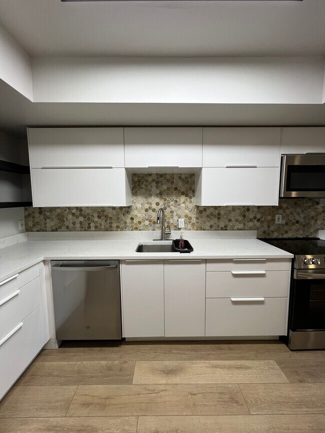 Foto del edificio - 8150 N Central Ave