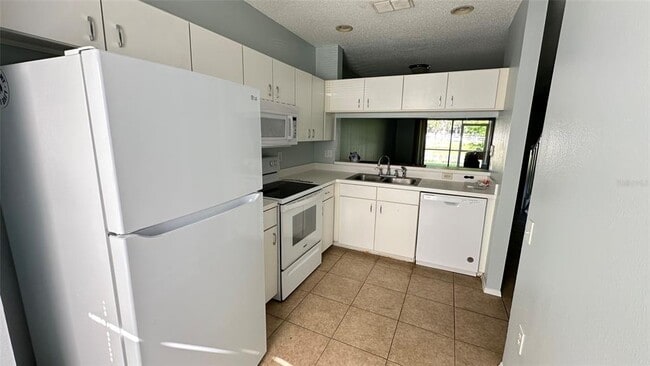 Building Photo - 1400 Costa Mesa Dr