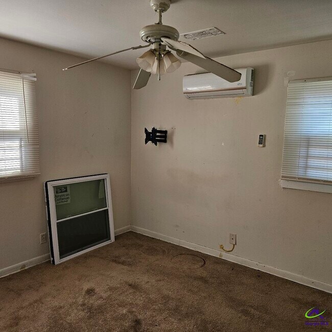 Building Photo - 306 Kingsbury Cir