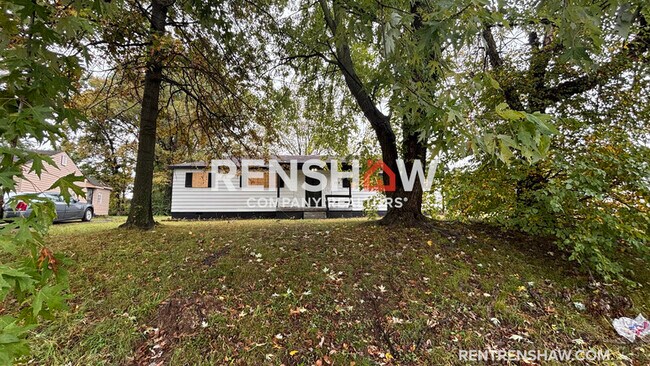 Foto del edificio - 449 Burlington Cir