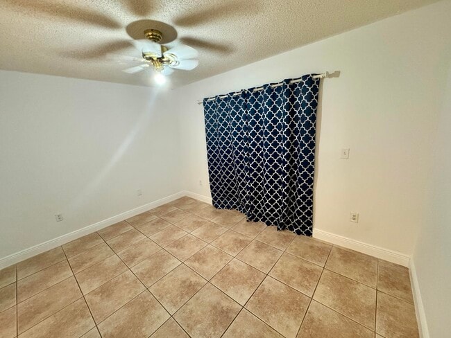 Foto del edificio - 9189 Fontainebleau Blvd