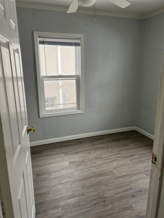 Foto del edificio - 1427 E Kelly Ave