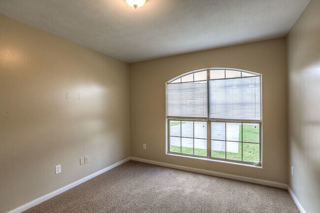 Building Photo - 10603 Pine Landing Dr