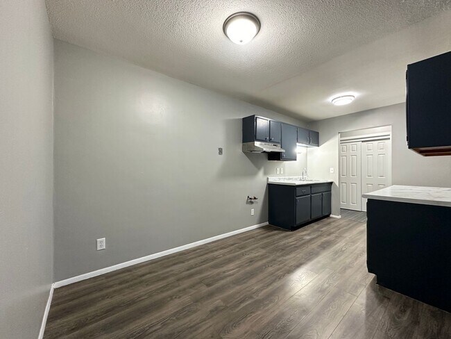 Foto del edificio - 1315 N Dowling Ave