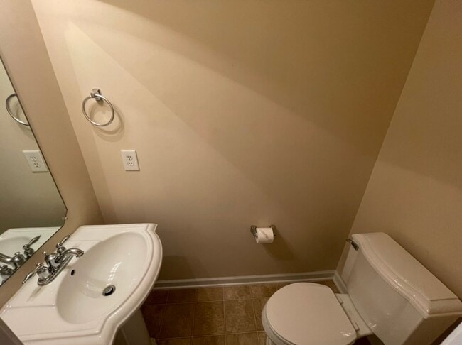Building Photo - 107 Fanwood Ct