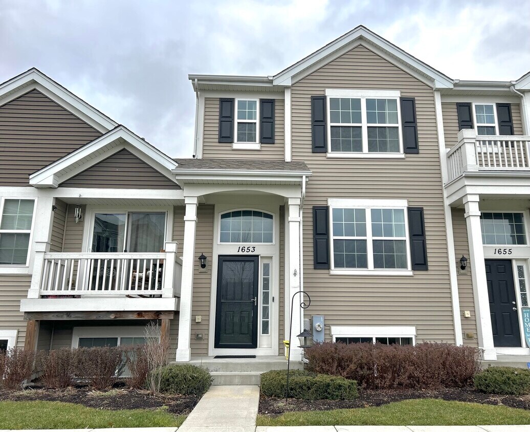 1653 Ruby Dr, Pingree Grove, IL 60140 Townhome Rentals in Pingree Grove IL