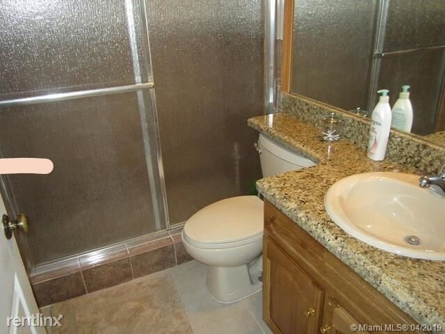 Building Photo - 15509 Miami Lakeway N