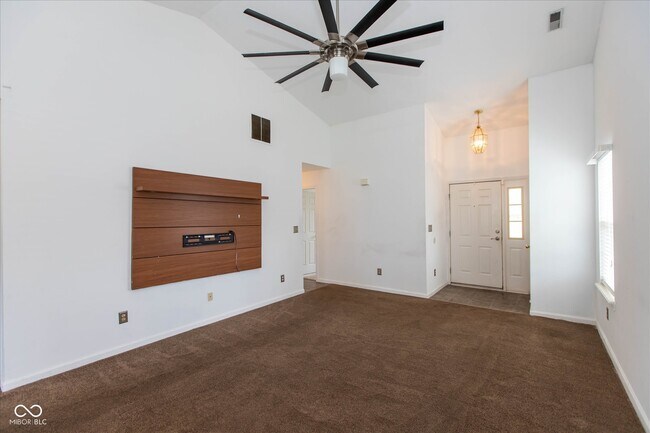 Building Photo - 7136 Pluto Dr