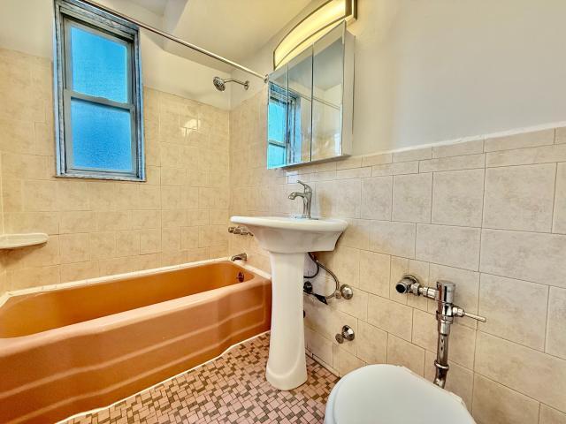 Foto del edificio - 1 bedroom in BRONX NY 10461