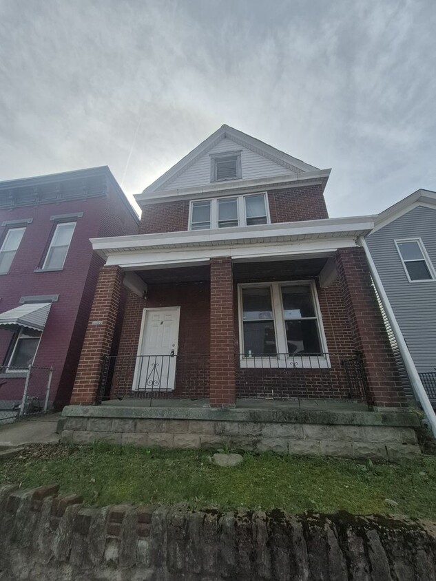 Photo - 231 Oak Street