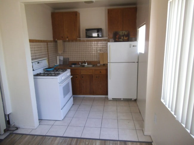 Building Photo - 2561 Pasadena Ave